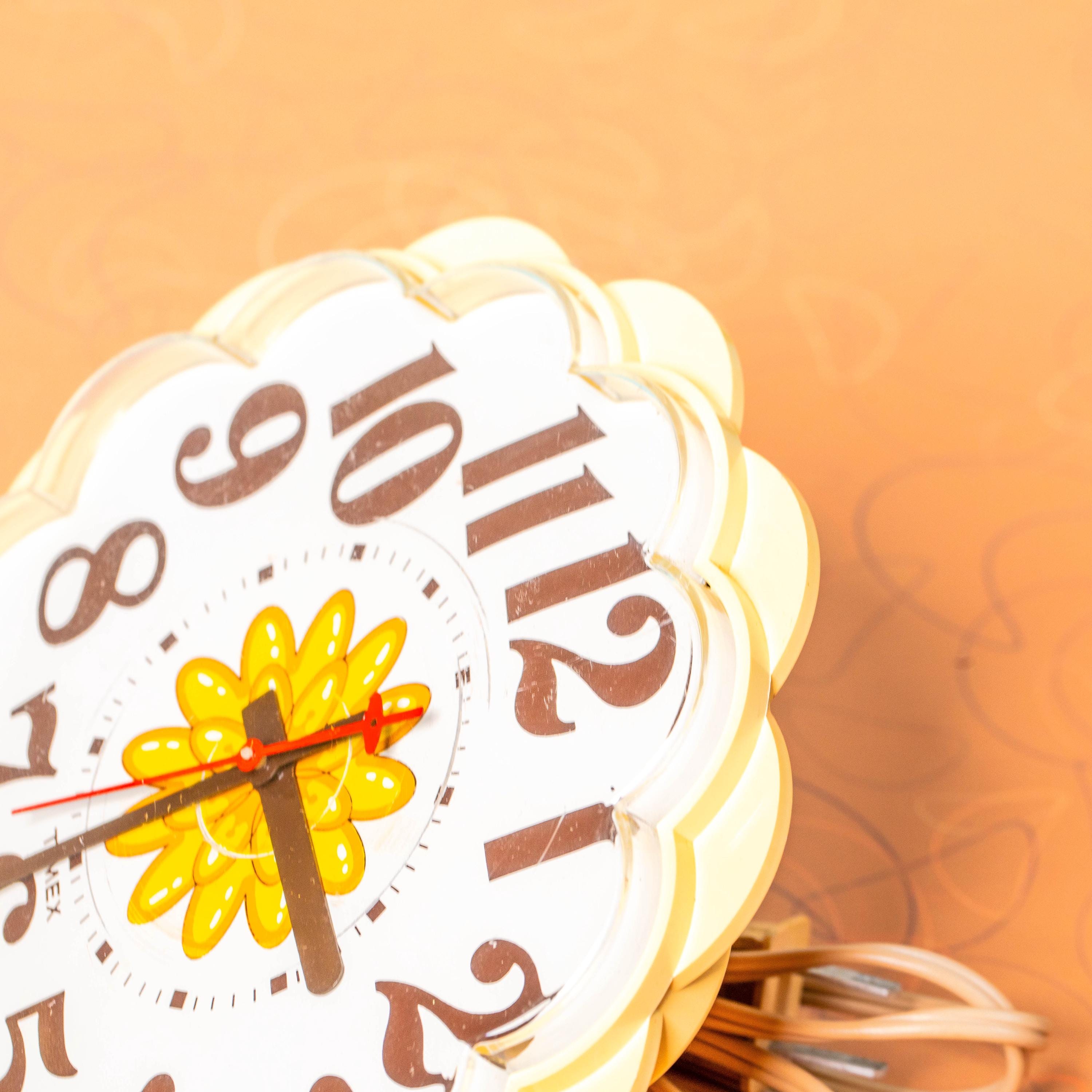 Vintage Timex Electric Daisy Flower Wall Clock | Mid Century MCM