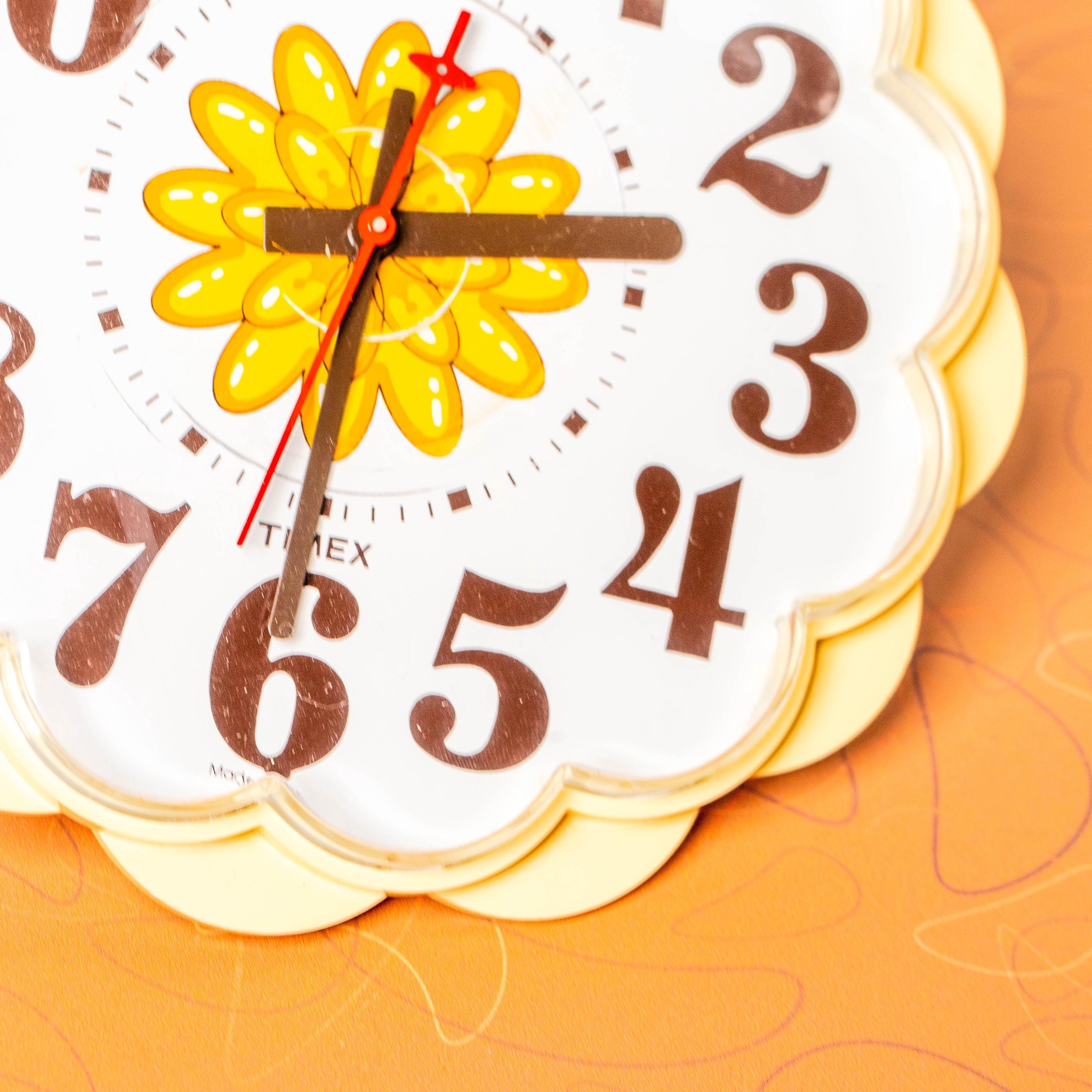 Vintage Timex Electric Daisy Flower Wall Clock | Mid Century MCM