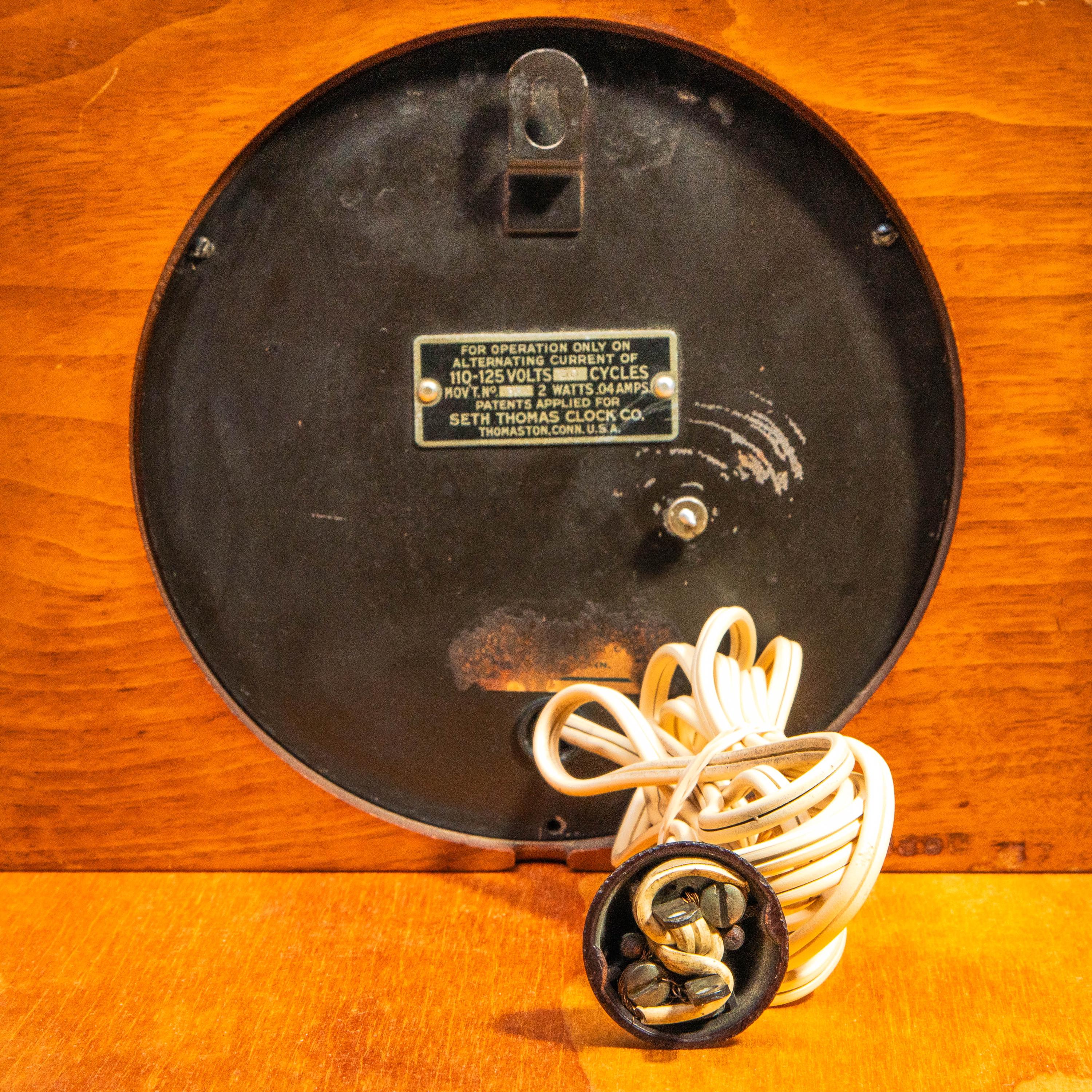 Vintage Seth Thomas 1560 Wooden Mantle Bubble Glass Plug-In Clock | Mid Century